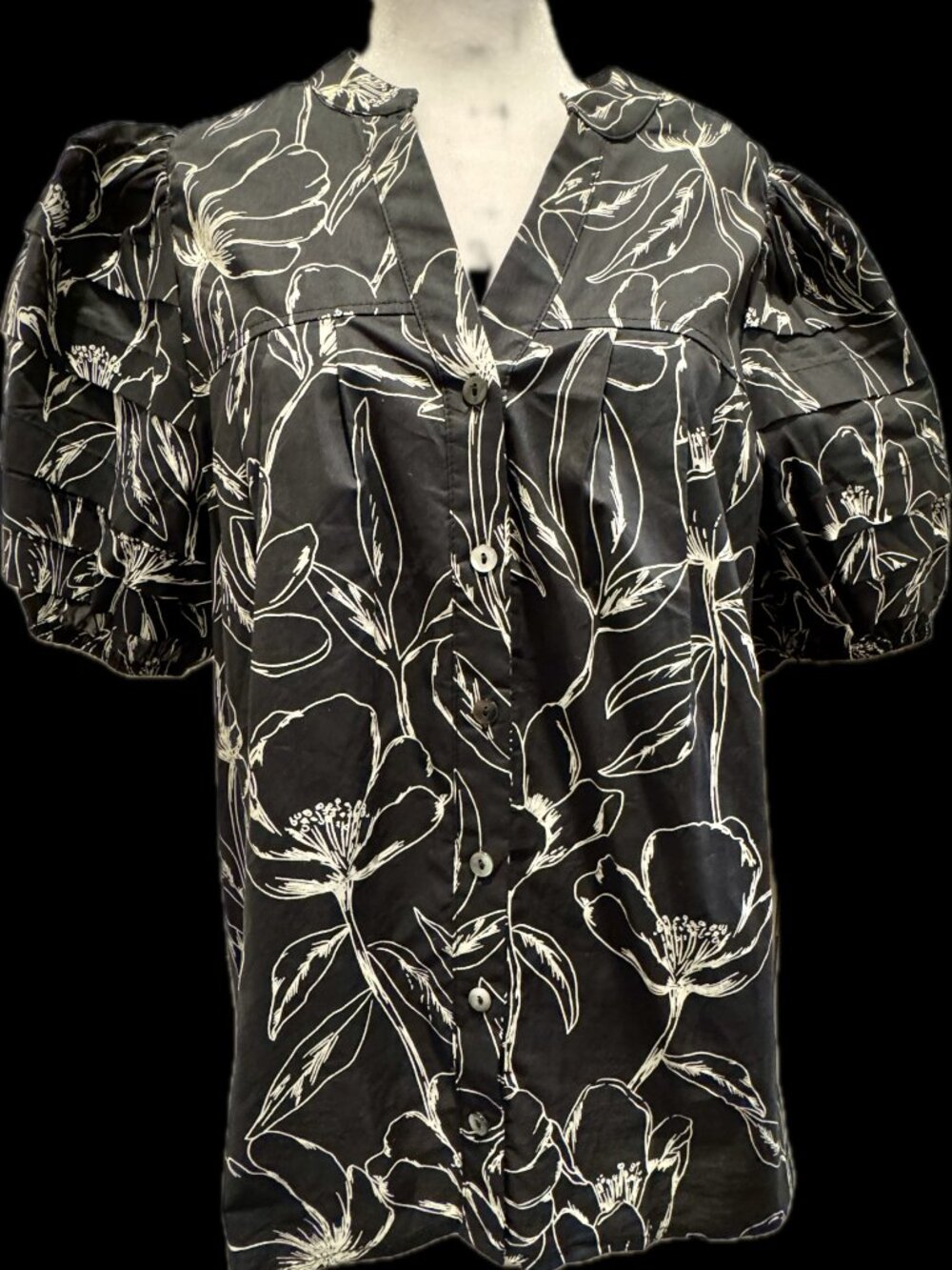 Entro black and white floral short pleated puff-sleeve top Size Medium